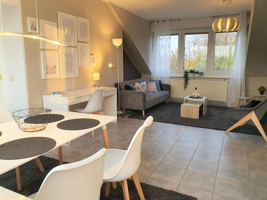Modernes Und Ruhiges Appartement Mit Loggia Marl Exterior photo